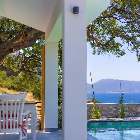 Villa Sakız Söğüt'de özel Havuzlu Kiralık